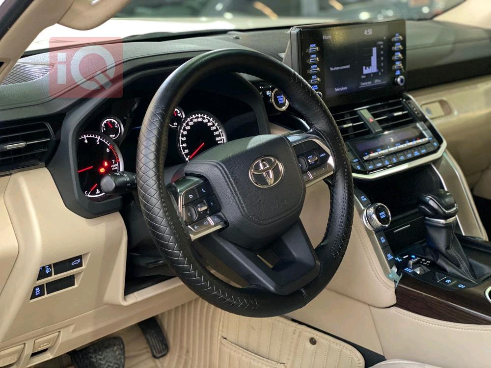 تۆیۆتا لاند کروزەر